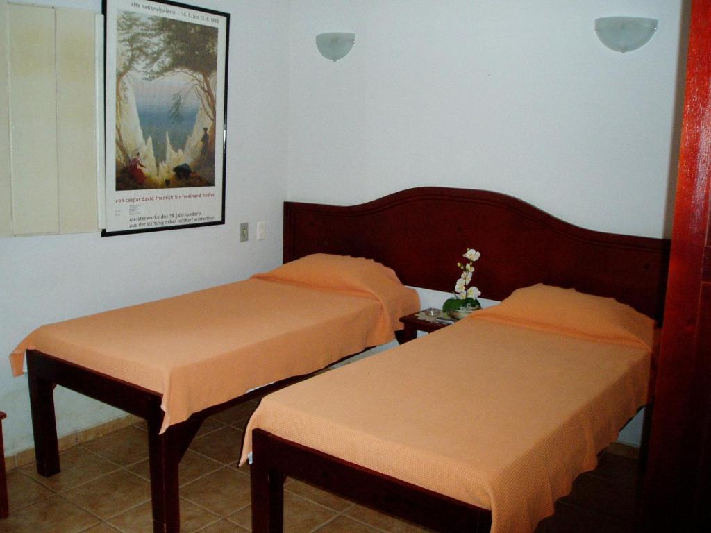 Quarto com Cama de Casal ou 2 de Solteiro